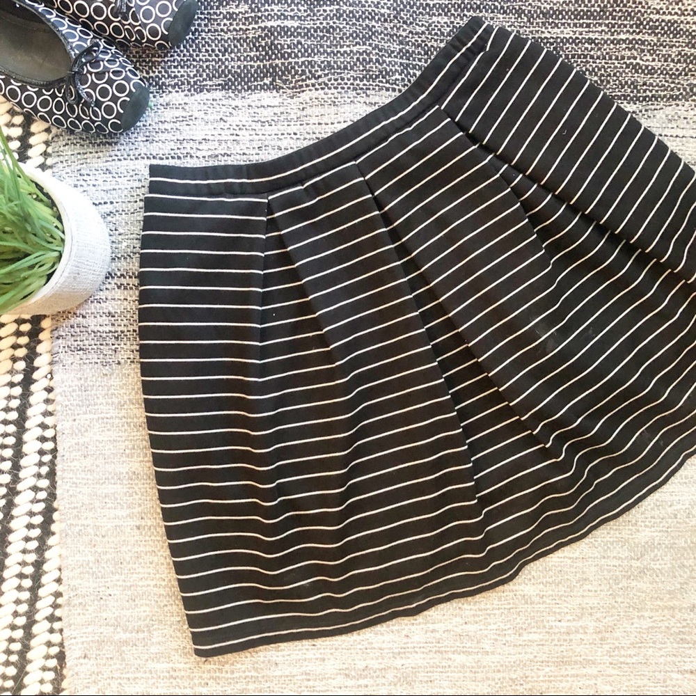 ☔️Max Studio pleated striped skirt